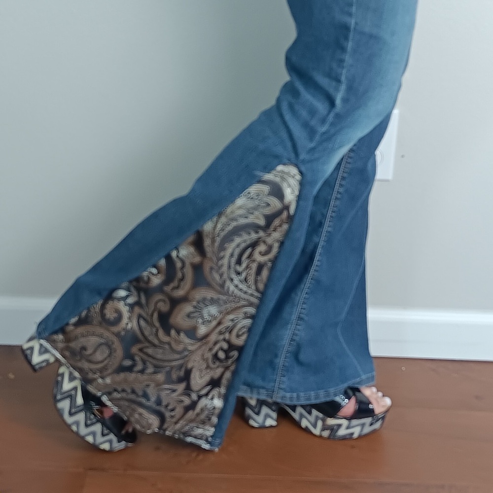 Upcycled Low Rise Wide Leg Bell Bottom Jeans Hippie Boho Floral 32 x 33​​​ - Picture 4 of 14